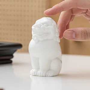 Animale da te in ceramica bianca e porta coperchio per accessori da te kung fu.