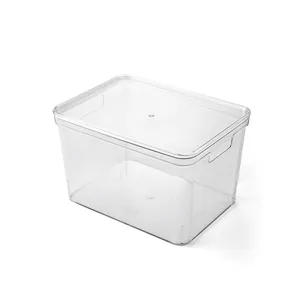 Caja de almacenamiento de plástico transparente con tapa ideal para maquillaje y ropa.