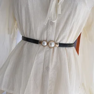 Ceinture fine noire pour femme avec boucle élégante à double perle pour robe et manteau.