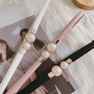 Vue détaillée de la fine ceinture de taille en perles pour femmes, élégante et raffinée.