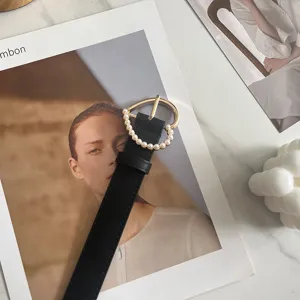 Schwarzer Damenledergürtel mit eleganter goldener Herz Perlen Schnalle für tolle Looks.