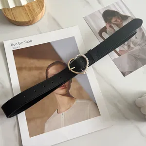 Schwarzer Damen Ledergurt mit stilvoller Perlen Herzschnalle minimalistisches Jeans Accessoire