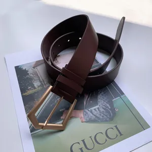 Dames mode lederen riem met gouden geometrische gesp, veelzijdig taille accessoire.