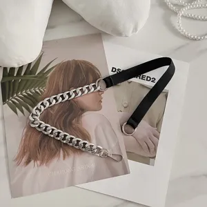Ceinture chaîne métallique pour femme élégante et élastique idéale pour robes et tailleurs.