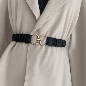 Cintura elastica nera da donna con fibbia in metallo dorato per cappotto e vestito