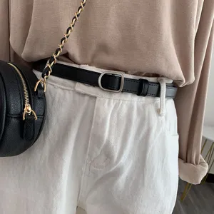 Minimalist black leather belt detail view, versatile waist accessory for everyday jeans and trousers.