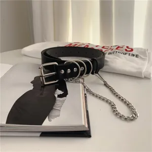 Punk style black leather belt featuring metal rings and chain detail, perfect for jeans and outfits.