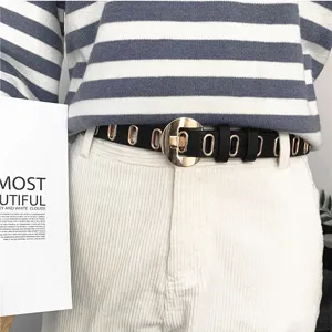 Ceinture en cuir noir mode décontractée pour femme avec œillets en métal doré et boucle ronde