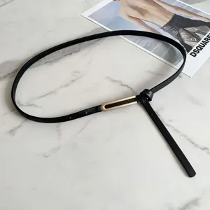 Cintura sottile in pelle nera da donna con fibbia metallica dorata elegante accessorio