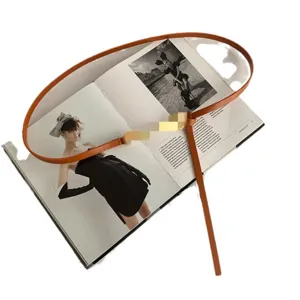 Fine ceinture en cuir marron pour femme, ceinture nouée minimaliste pour robes et pulls.