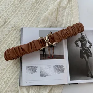 Cintura elastica marrone da donna con fibbia dorata elegante per abiti e cappotti