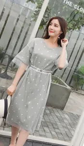 Élégante ceinture jelly transparente pour femme avec une jolie robe à pois