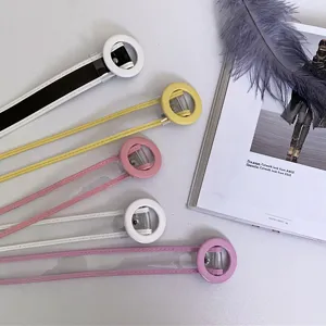 Ceinture gelée transparente en PVC pour femme avec boucles rondes colorées élégantes.