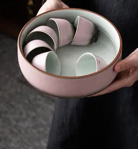 Chinees keramisch thee wasbak en kung fu thee kopjes set met glazuur afwerking.