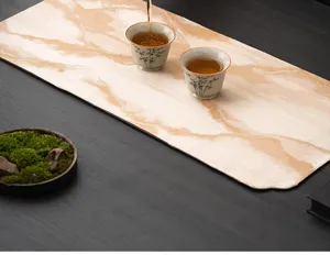 Detailaufnahme der Zen-Wasserdichten Gewebe Teematte mit feiner Struktur und natürlicher Teedekor.