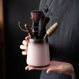 Keramik Teedose Set mit Holz und Metall Teezubehör für die traditionelle Teezeremonie.