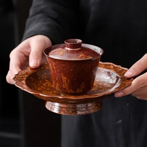 Keramische thee set bruin geglazuurd gaiwan en schotel hoofdproduct weergave