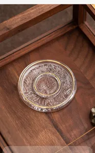 Sous-tasse a thé en verre transparent avec bordure dorée et motif de vagues pour accessoires.