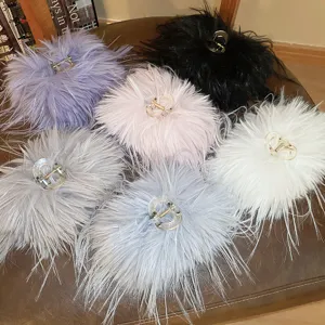 Mollette per capelli in piuma soffice, eleganti fermagli peluche per acconciatura donna.