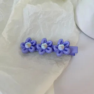 Détail pince à cheveux fleur violette, jolie barrette latérale avec perles pour filles.