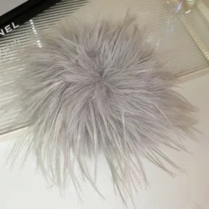 Molletta per capelli in piuma grigia elegante pinza squalo stile vintage accessorio capelli minimalista