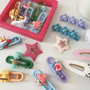 Joli ensemble de pinces a cheveux cartoon avec motifs mignons pour coiffure quotidienne.