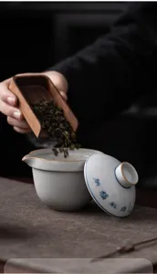 Tragbares Keramik Teeset für Reise und Camping, chinesischer Kung Fu Te Becher Detail.