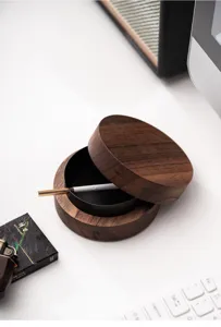 Posacenere in vero legno di noce con coperchio, contenitore da scrivania creativo.