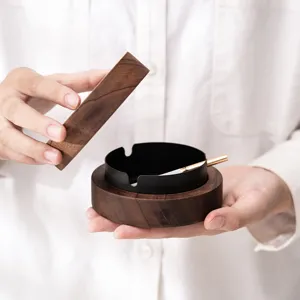 Posacenere in vero legno di noce con coperchio, design creativo per casa e ufficio moderno.