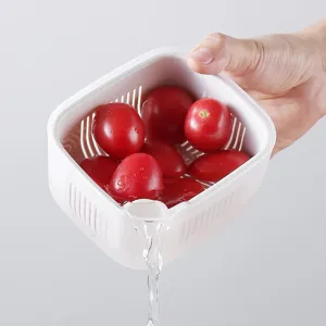 Praktische Küchen-Abtropfbox für Gemüse und Obst mit integriertem Ausgießer für Küche.