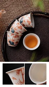 Detailansicht traditioneller chinesischer Porzellan-Teetassen mit elegantem roten Bambusmuster.