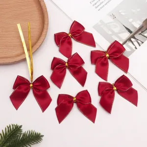 Decoraciones de lazo de poliester de Navidad con alambre dorado, perfectas para arbol y corona.
