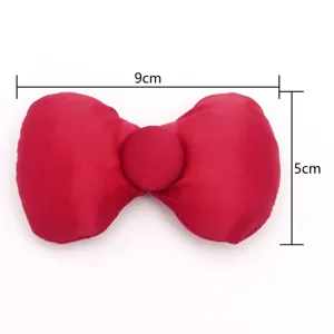 Nœud en tissu satiné rouge rembourré accessoire de cheveux DIY pour déco de Noël.