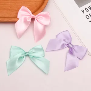 Dettaglio fiocco in nastro di satin, rosa, verde e viola accessori confezioni regalo fai da te