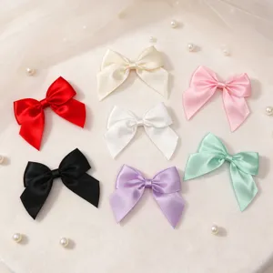 Fiocchi in nastro di raso fatti a mano colorati per confezioni regalo e accessori