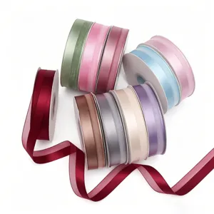Nastro in poliestere semi-lato da 2.5cm per confezioni di bouquet e decorazione di torte.
