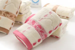 Soft cotton thickened face towel with cute umbrella jacquard pattern, comfortable and absorbent.