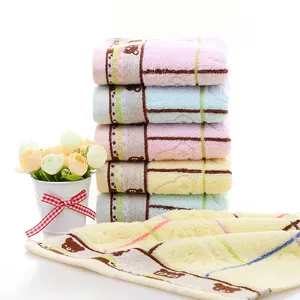 Set di asciugamani per bambini in morbido cotone con disegno di orsetto, spugna assorbente.