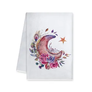 Serviette de cuisine en microfibre avec impression ethnique de lune et de fleurs aquarelle.