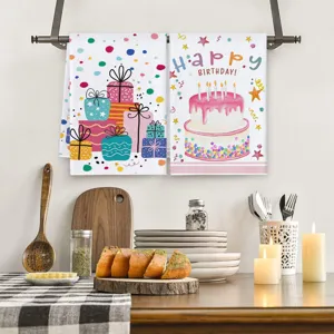 Set di asciugamani da cucina a tema festa di compleanno con pois colorati e simpatiche torte.