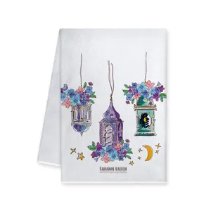 Serviette de cuisine en microfibre blanche avec lanterne de Ramadan et motif floral.