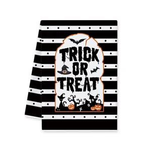 Halloween Küchentuch mit gruseligem Schloss-Text und klassischem Streifenmuster.