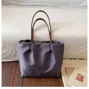 Casual minimalist commuting tote bag for women, lightweight stylish shoulder underarm bag daily use.