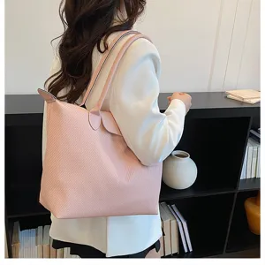 Pink shoulder tote bag detail view, minimalist commuter daily style, elegant handle design.