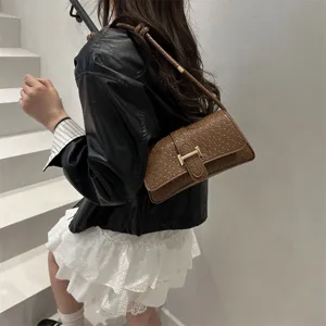 Bolso de hombro marrón trenzado con cierre H dorado, elegante bolso cruzado para mujer.