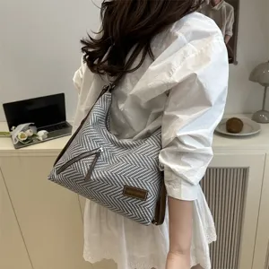 Fashionable hobo shoulder bag for women, trendy chevron woven crossbody bag with stylish design.