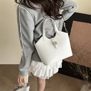 Elegante weiße PU-Leder Handtasche für Damen, schicke Umhängetasche mit Metallverschluss.