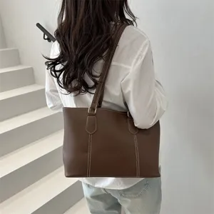 Sac cabas souple en cuir pour femme, grand sac épaule marron élégant avec coutures.