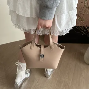Beigefarbene Retro Damentasche, elegante PU Leder Umhängetasche und Handtasche neu.