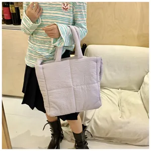 Padded single-shoulder tote bag with niche design, quilted square cloud bag of large capacity.